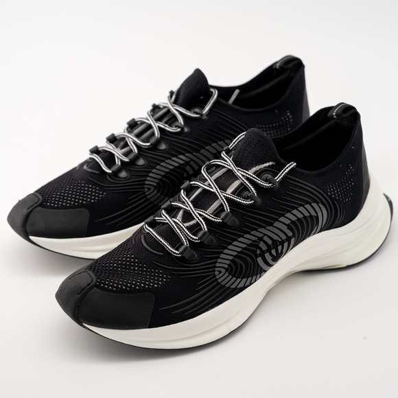 Size 12.5G - Gucci Run Sneaker White Black GG logo Gucci 12.5G - Gucci Run Sneaker White Black GG logo | Grailed main image 4